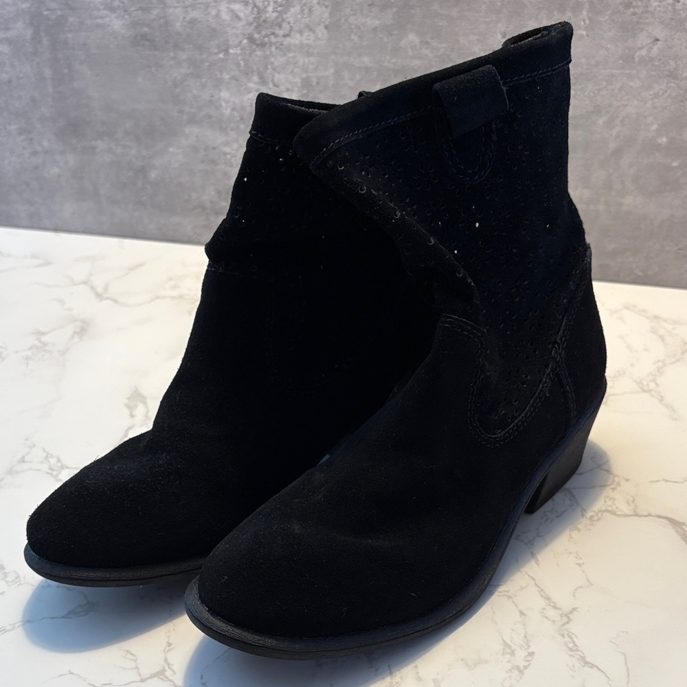 American Rag Women’s Black Suede Ankle Boots NWT size 8.5
